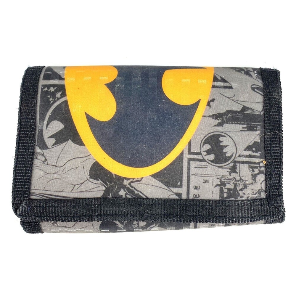 Batman Rubberized Bi-fold Wallet w/Keyring & Zipper Pocket Inside